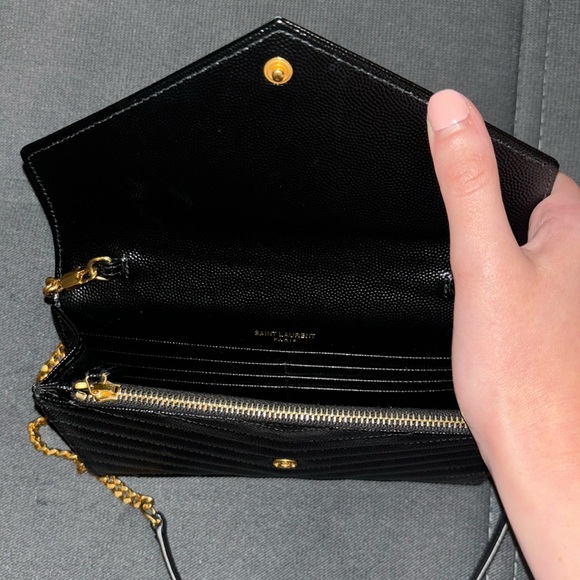 Yves Saint Laurent Envelope chain wallet in grain de poudre leather - Picture 3 of 5